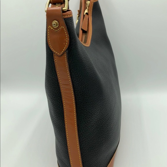 Dooney & Bourke AWL bag. Excellent condition. - Picture 4 of 10